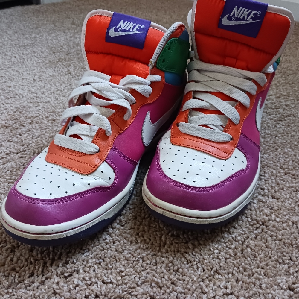 AMAZING Nike High Tops Women's Tennis Shoes, Size 7.5